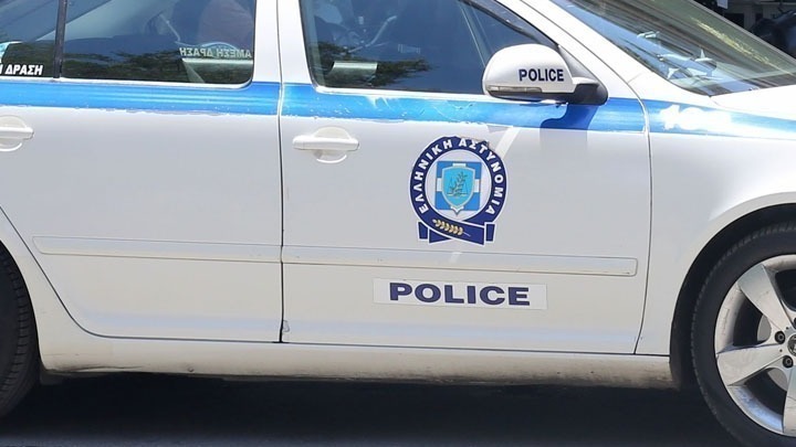 Επίθεση με μαχαίρι στην Ελευσίνα: Ποινικές διώξεις για απόπειρα ανθρωποκτονίας στον 22χρονο και τον 18χρονο