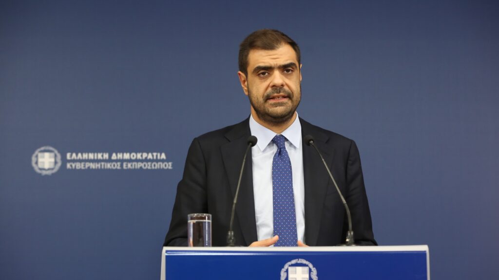 Ενημέρωση των πολιτικών συντακτών και ανταποκριτών ξένου Τύπου από τον Υφυπουργό παρά τω Πρωθυπουργώ και Κυβερνητικό Εκπρόσωπο Παύλο Μαρινάκη