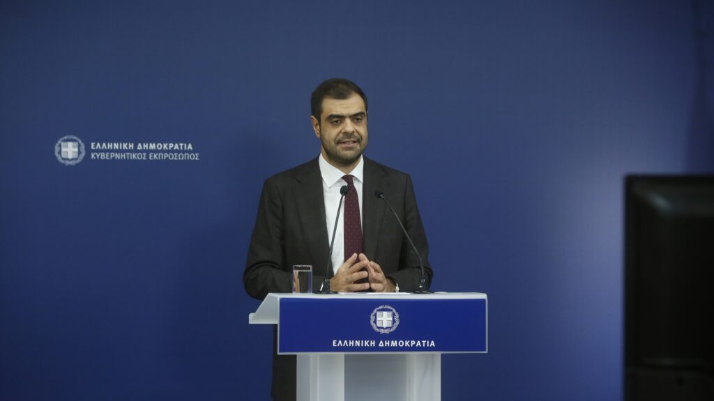 Ενημέρωση των πολιτικών συντακτών και ανταποκριτών ξένου Τύπου από τον Υφυπουργό παρά τω Πρωθυπουργώ και Κυβερνητικό Εκπρόσωπο Παύλο Μαρινάκη