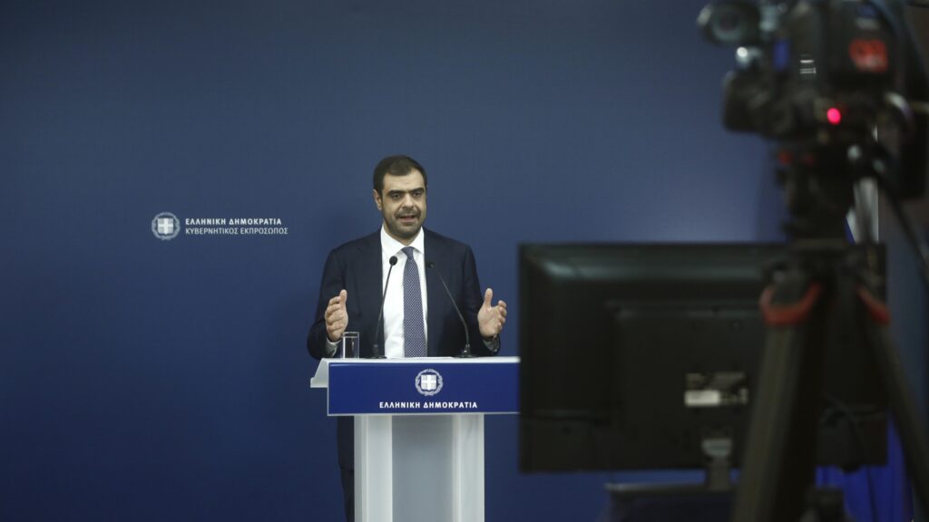Ενημέρωση των πολιτικών συντακτών και ανταποκριτών ξένου Τύπου από τον Υφυπουργό παρά τω Πρωθυπουργώ και Κυβερνητικό Εκπρόσωπο Παύλο Μαρινάκη
