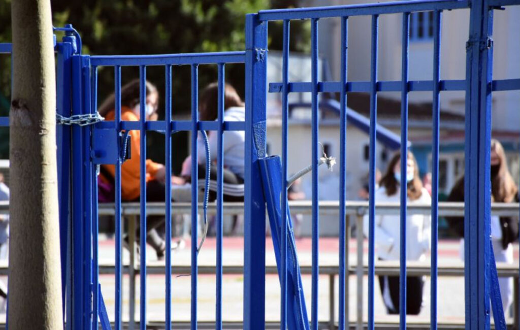 Ομάδα περίπου 15 ατόμων επιτέθηκε σε δύο Αιγύπτιους μαθητές σε λύκειο στην Κυψέλη – Μαχαίρωσαν τον έναν