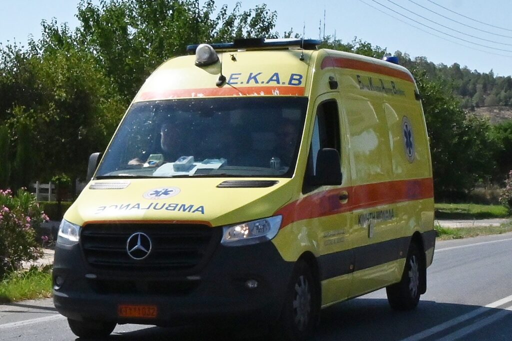 Τήνος: Αυτοκίνητο που οδηγούσε 17χρονος παρέσυρε 5χρονο αγοράκι και το τραυμάτισε