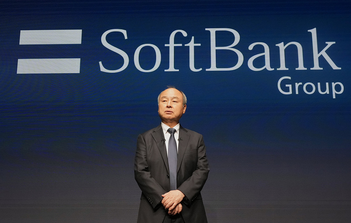 Η SoftBank αναζητά Άραβες επενδυτές για επενδύσεις δισεκατομμυρίων στην τεχνητή νοημοσύνη