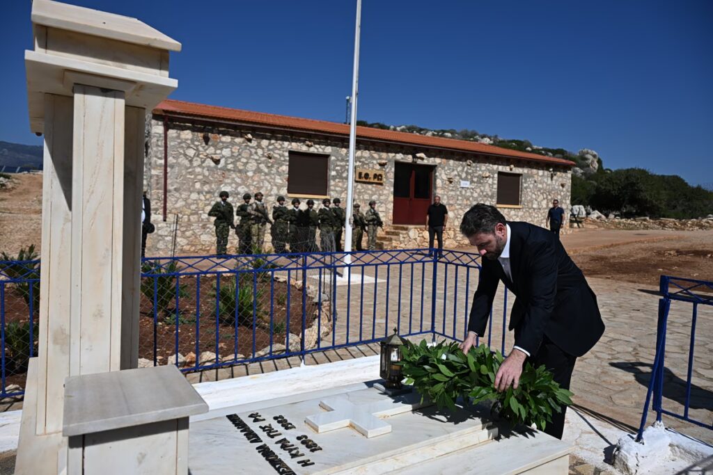 Ανδρουλάκης: Προτεραιότητα του ΠΑΣΟΚ να βελτιώσουμε τη ζωή των κατοίκων στα νησιά – Κατέθεσε στεφάνι στο μνημείο της Κυράς της Ρω