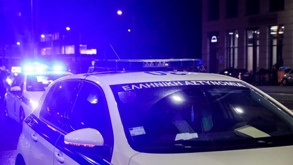 Άνδρας βρέθηκε νεκρός από πυροβολισμό στην Γλυφάδα – Στο σημείο βρέθηκαν πέντε κάλυκες