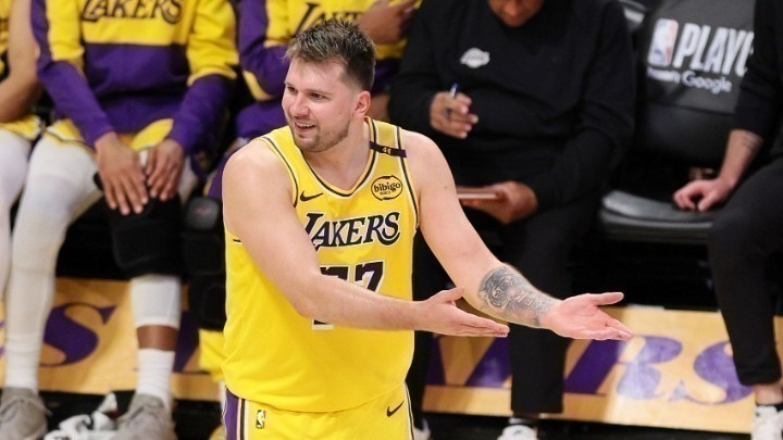 NBA: Ασταμάτητος Ντόντσιτς: 52 πόντοι και «3 στα 3» για τους Λέικερς