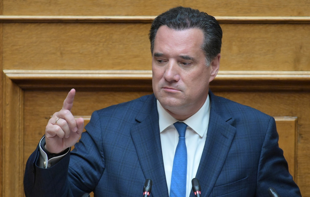 Ά. Γεωργιάδης κατά Α. Τσίπρα για το σύνθημα της ΔΑΠ και τις «άναρθρες κραυγές»: Τσάμπα τα λεφτά για το rebranding