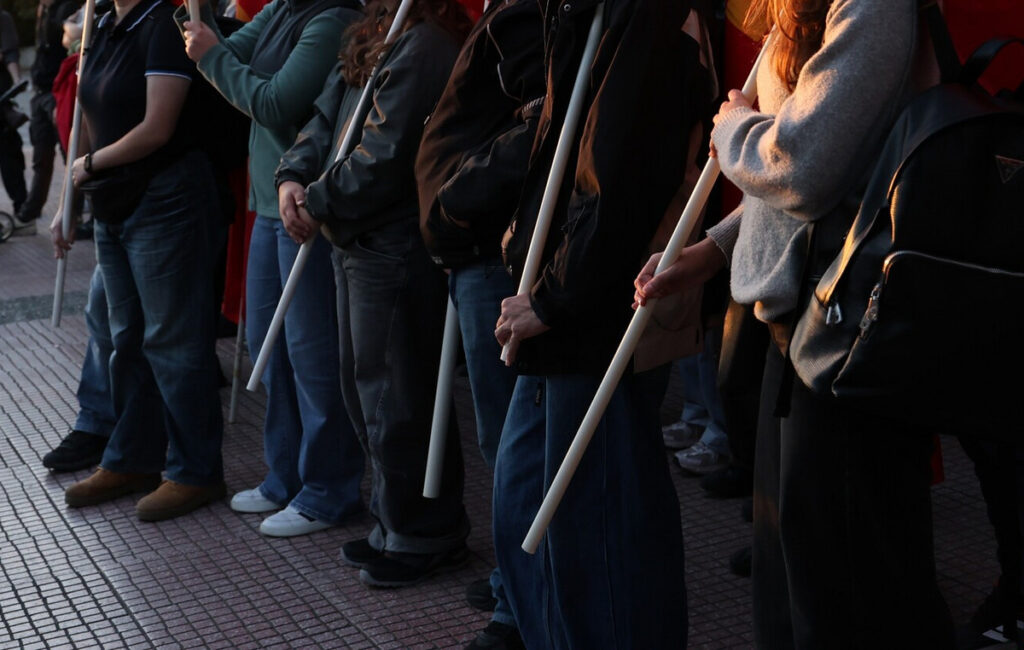 Σε απεργιακό κλοιό η χώρα: Στους δρόμους μαθητές και εκπαιδευτικοί – «Από την Ελλάδα μέχρι τη Γαλλία παλεύουμε για δημόσια, δωρεάν Παιδεία»