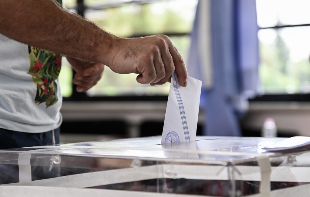 Νέα δημοσκόπηση από την Opinion Poll μόνο για την Αττική: Ισχυρό προβάδισμα για τη Νέα Δημοκρατία και ακολουθεί η ΕΛ.Α.Σ.