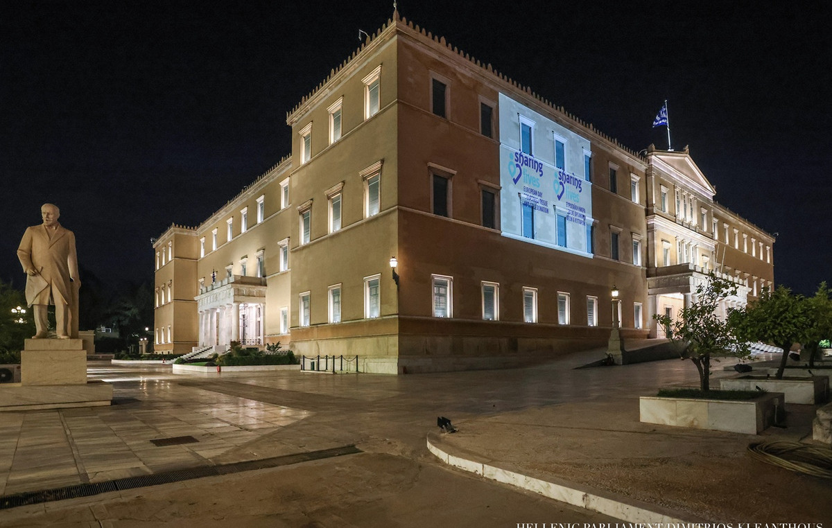 Η Βουλή των Ελλήνων φωταγωγήθηκε για την Παγκόσμια Ημέρα Δωρεάς Οργάνων και Ιστών